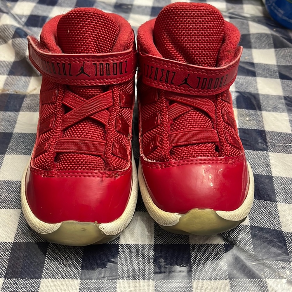 Gently used NIKE AIR JORDAN red toddler size 7